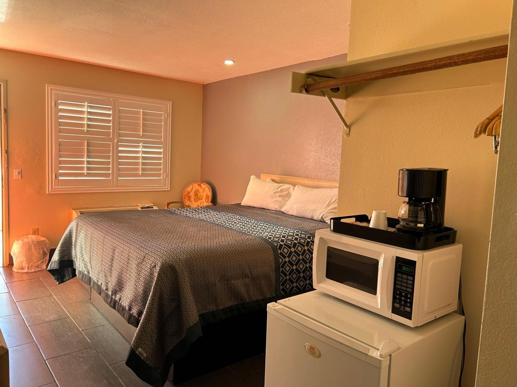California Inn Hotel And Suites Adelanto Us 395 Εξωτερικό φωτογραφία