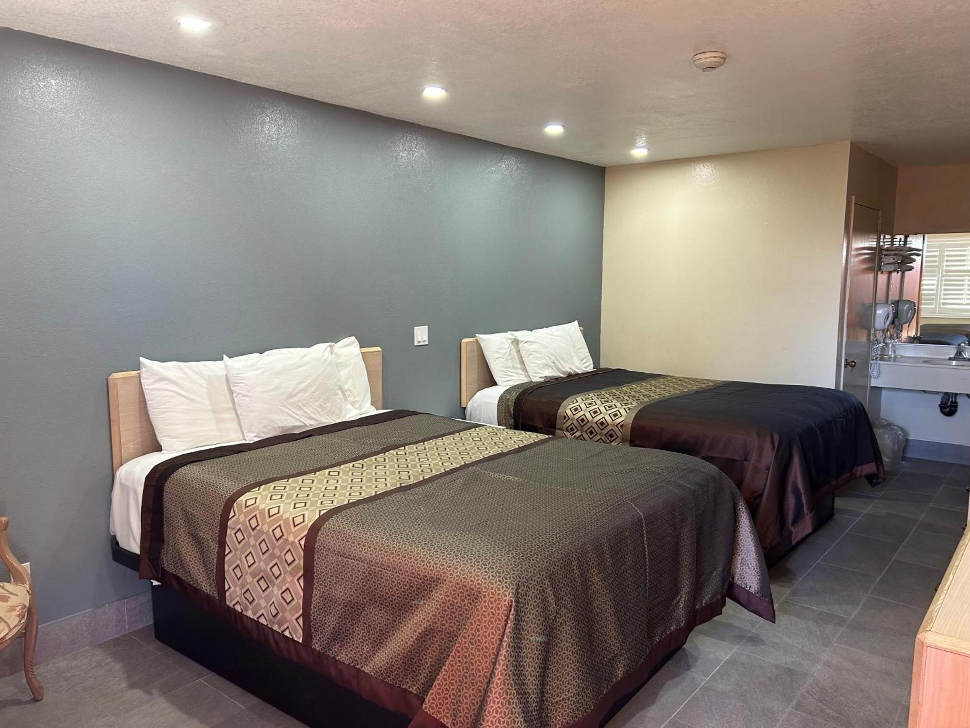 California Inn Hotel And Suites Adelanto Us 395 Εξωτερικό φωτογραφία
