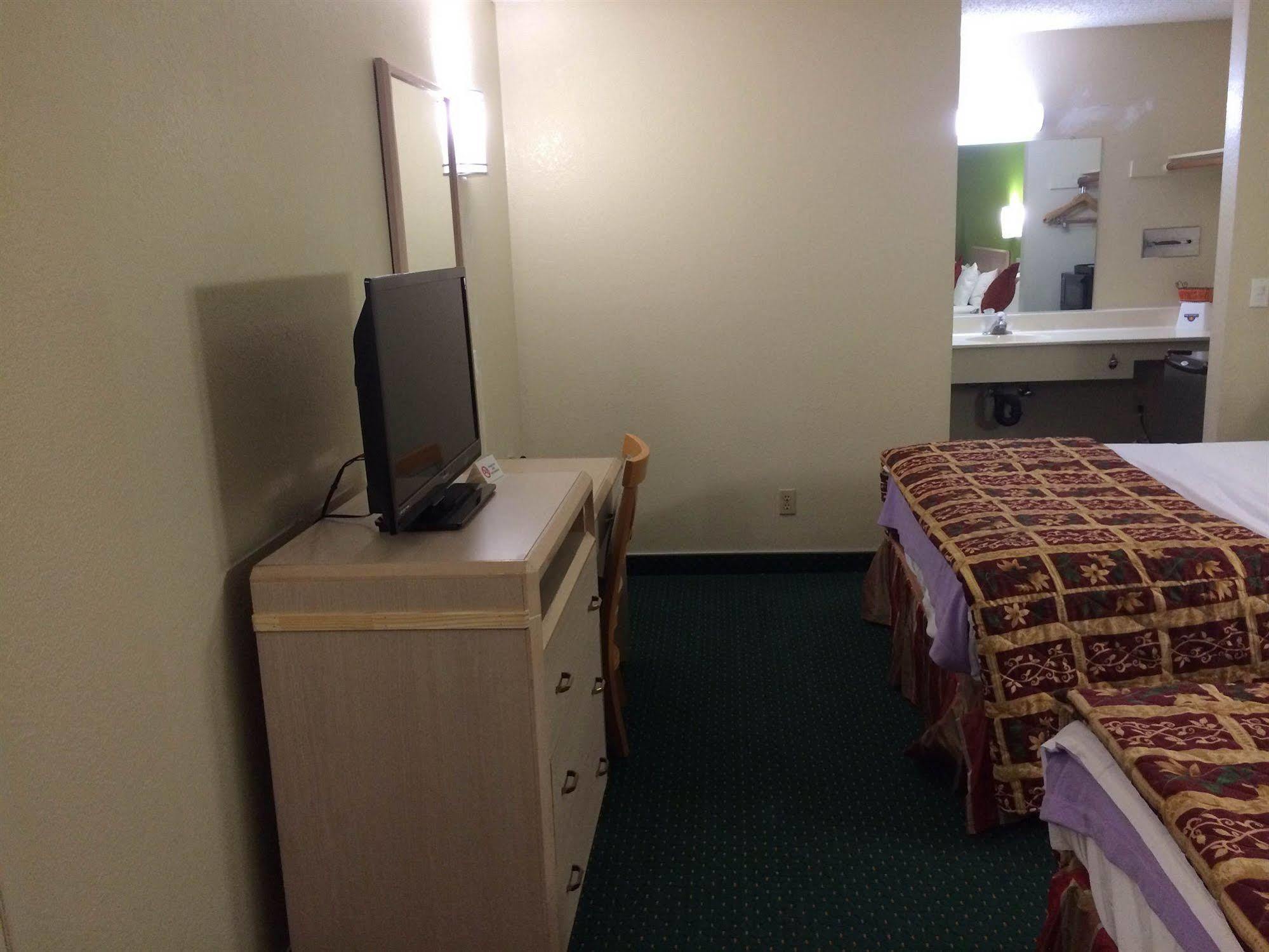 California Inn Hotel And Suites Adelanto Us 395 Εξωτερικό φωτογραφία