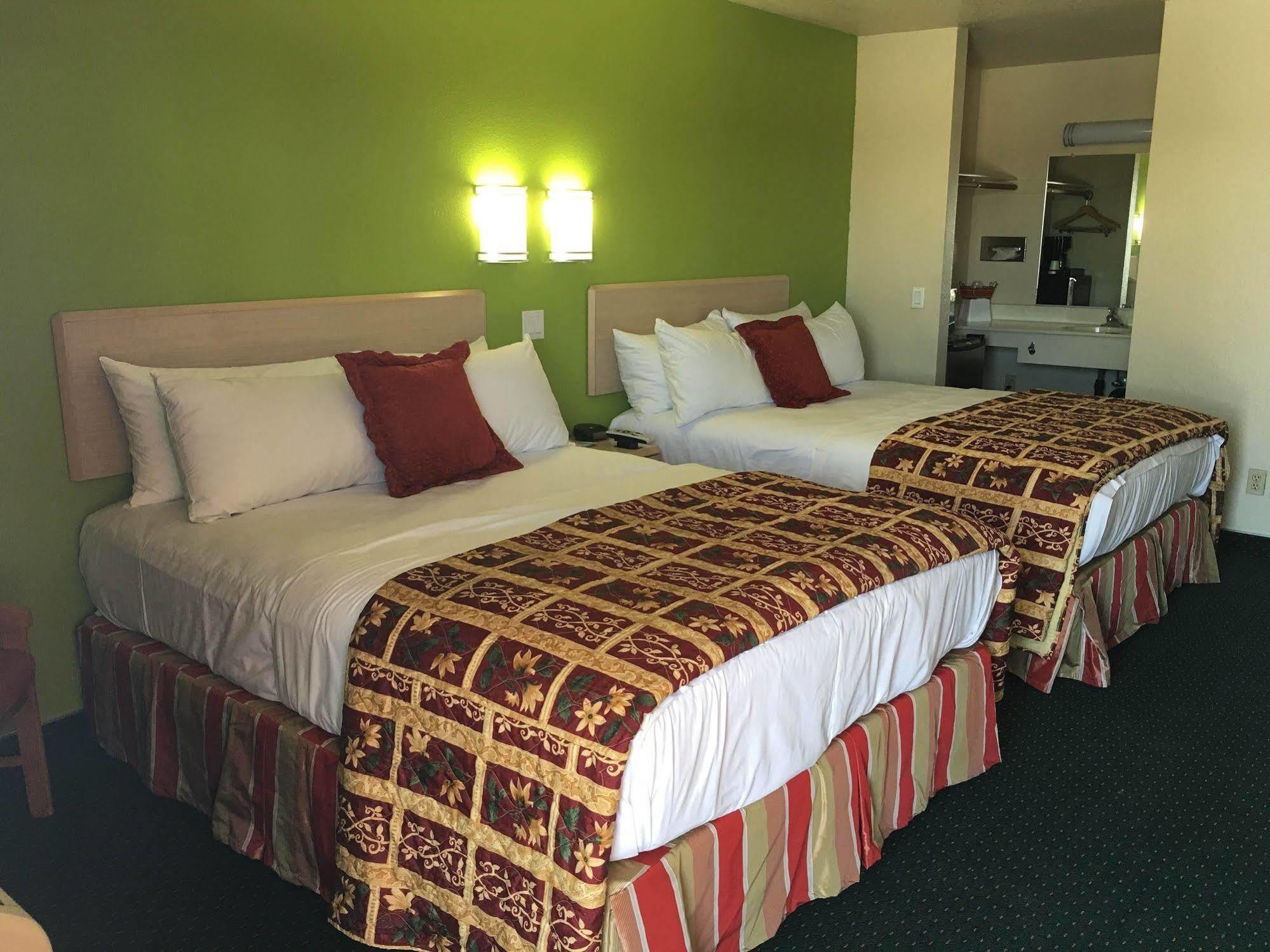 California Inn Hotel And Suites Adelanto Us 395 Εξωτερικό φωτογραφία
